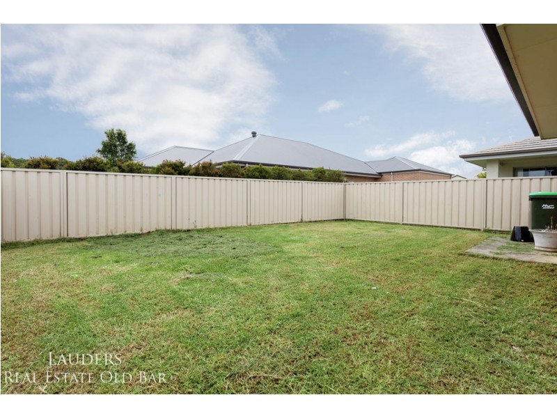 1/10 Bluehaven Drive, Old Bar NSW 2430