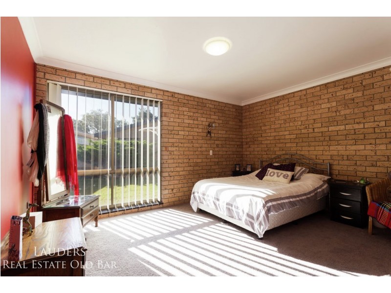 24 Lewis Street, Old Bar NSW 2430