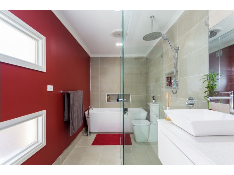 24 Lewis Street, Old Bar NSW 2430