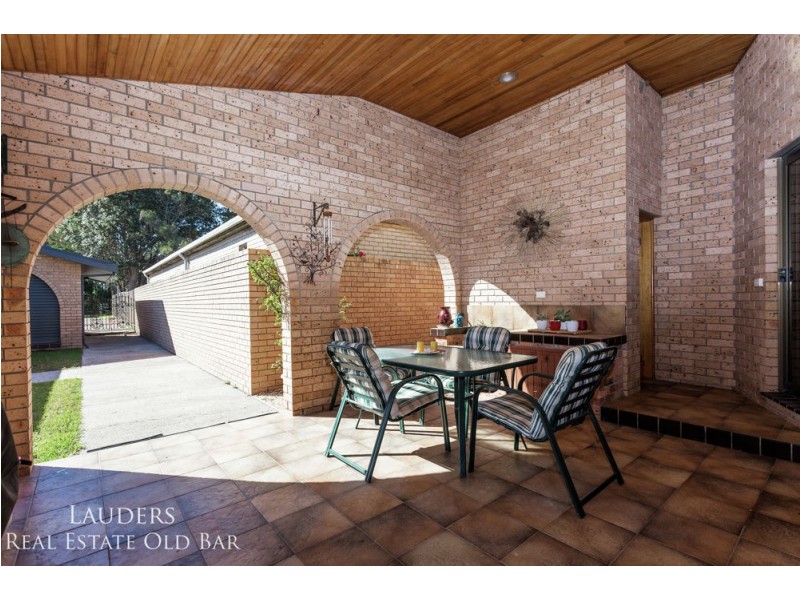 24 Lewis Street, Old Bar NSW 2430