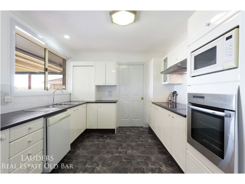 35 Molong Road, Old Bar NSW 2430