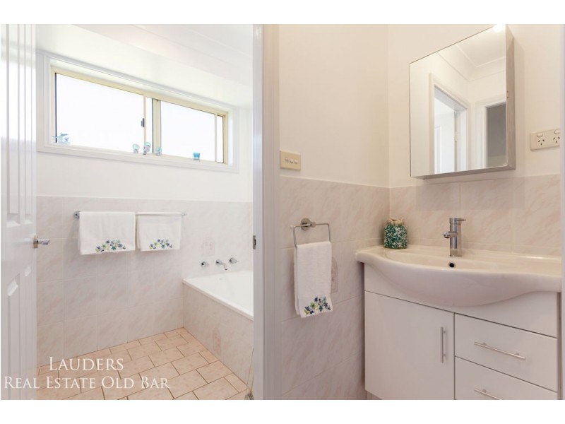 35 Molong Road, Old Bar NSW 2430