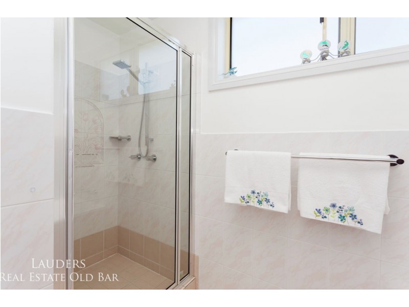 35 Molong Road, Old Bar NSW 2430