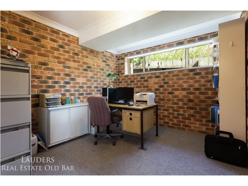 35 Molong Road, Old Bar NSW 2430