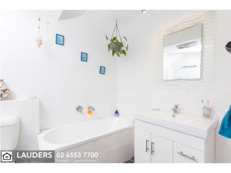 50 Hall Street, Old Bar NSW 2430