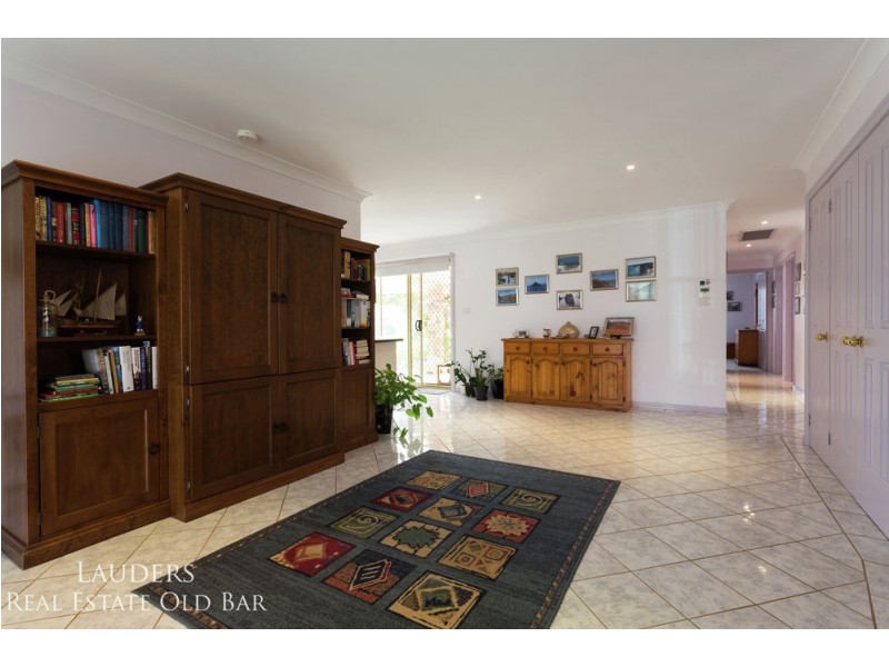 4 Osprey Avenue, Old Bar NSW 2430