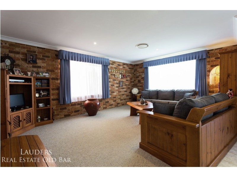 4 Osprey Avenue, Old Bar NSW 2430