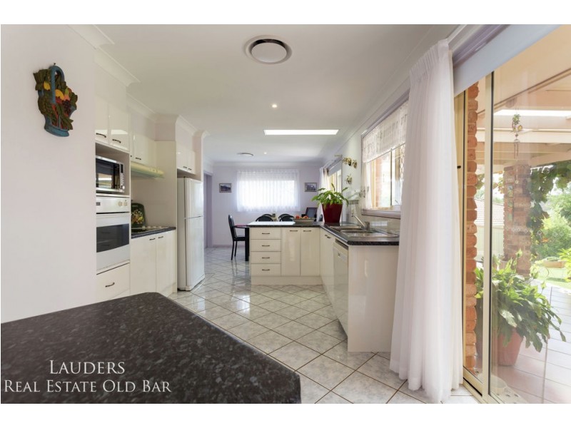 4 Osprey Avenue, Old Bar NSW 2430