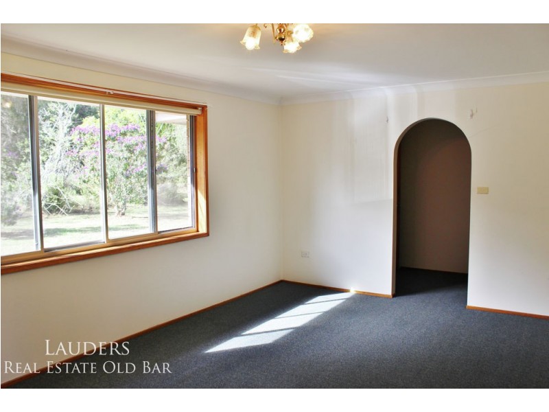 836 Old Bar Road, Old Bar NSW 2430