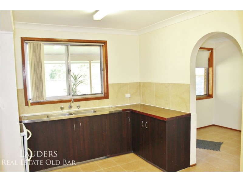 836 Old Bar Road, Old Bar NSW 2430