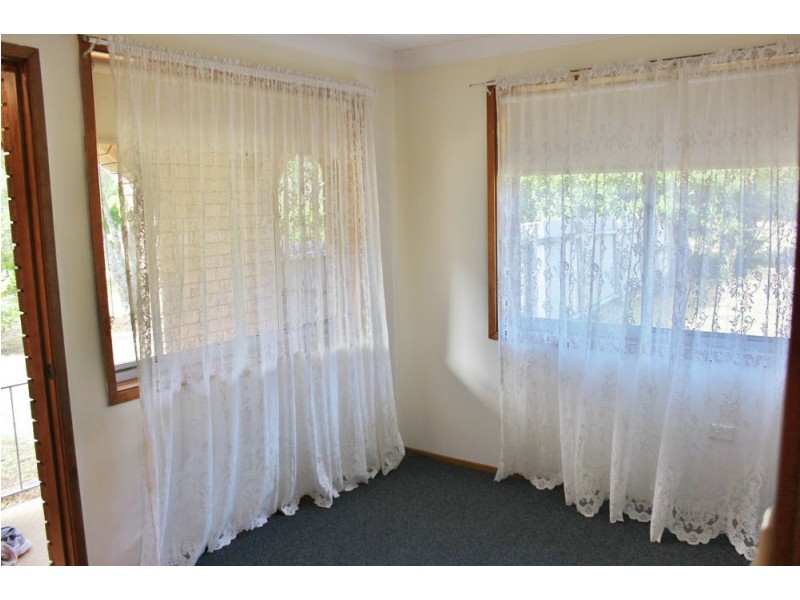 836 Old Bar Road, Old Bar NSW 2430