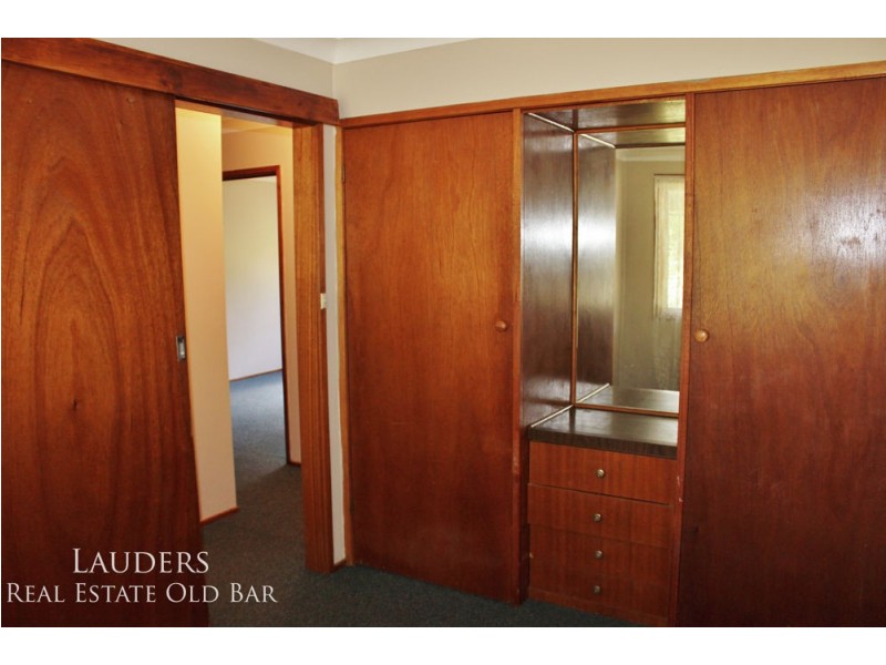 836 Old Bar Road, Old Bar NSW 2430