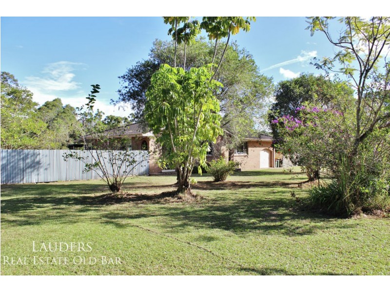 836 Old Bar Road, Old Bar NSW 2430