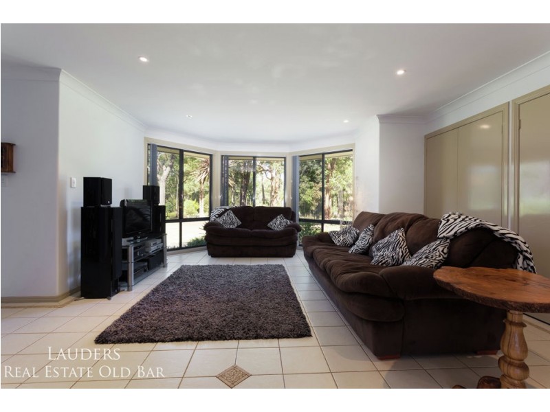 1 Rebecca Close, Old Bar NSW 2430