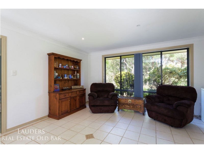 1 Rebecca Close, Old Bar NSW 2430