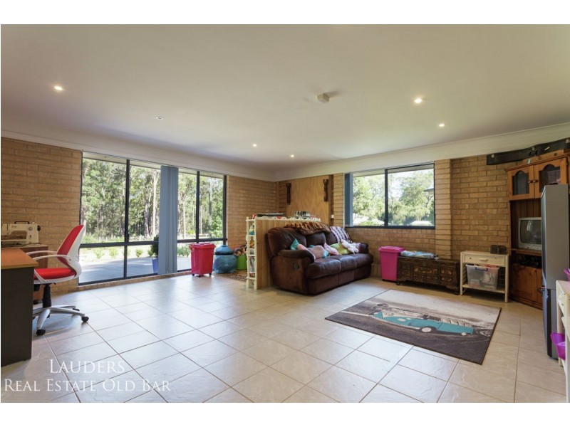 1 Rebecca Close, Old Bar NSW 2430