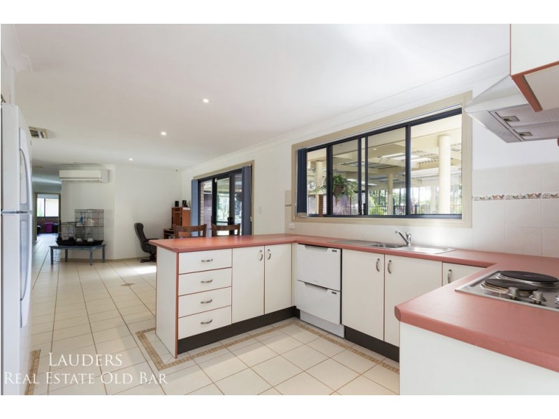 1 Rebecca Close, Old Bar NSW 2430