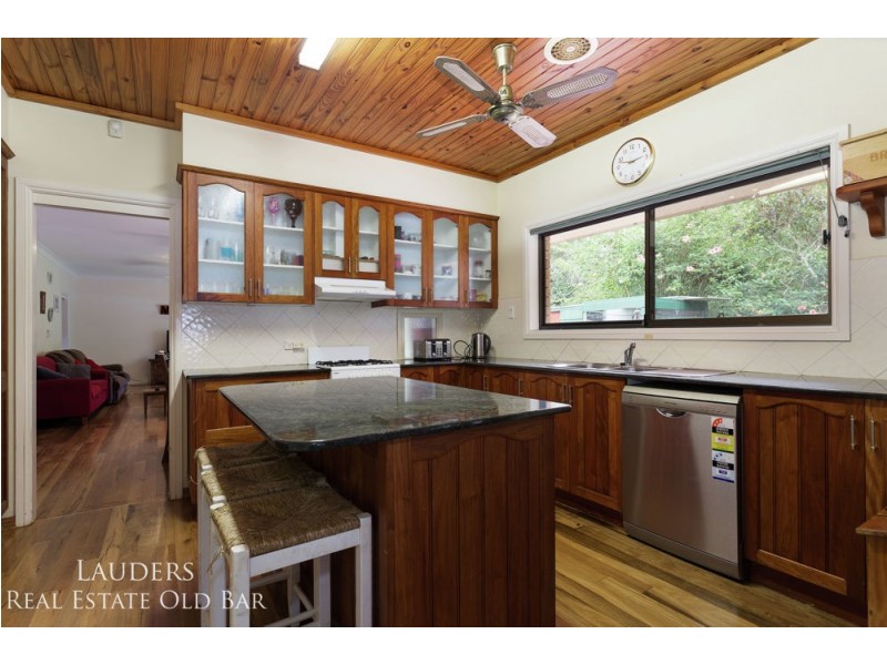 16 Ruprechts Road, Mitchells Island NSW 2430