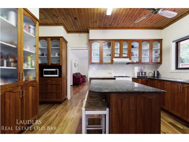 16 Ruprechts Road, Mitchells Island NSW 2430