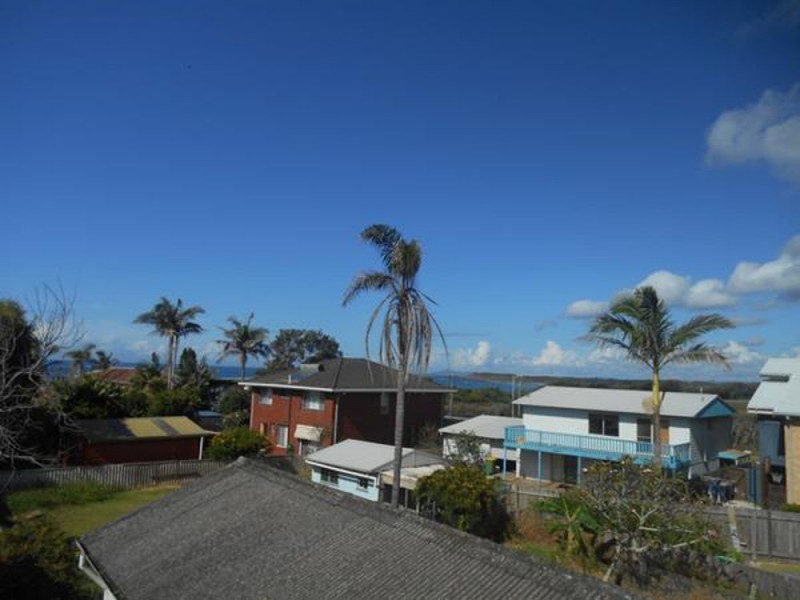 8 Pacific Street, Wallabi Point NSW 2430