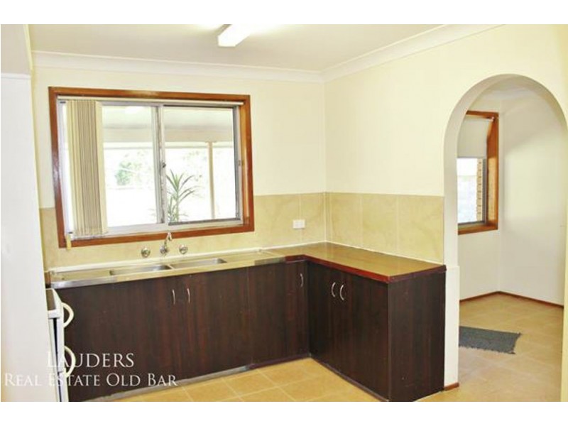 836 Old Bar Road, Old Bar NSW 2430