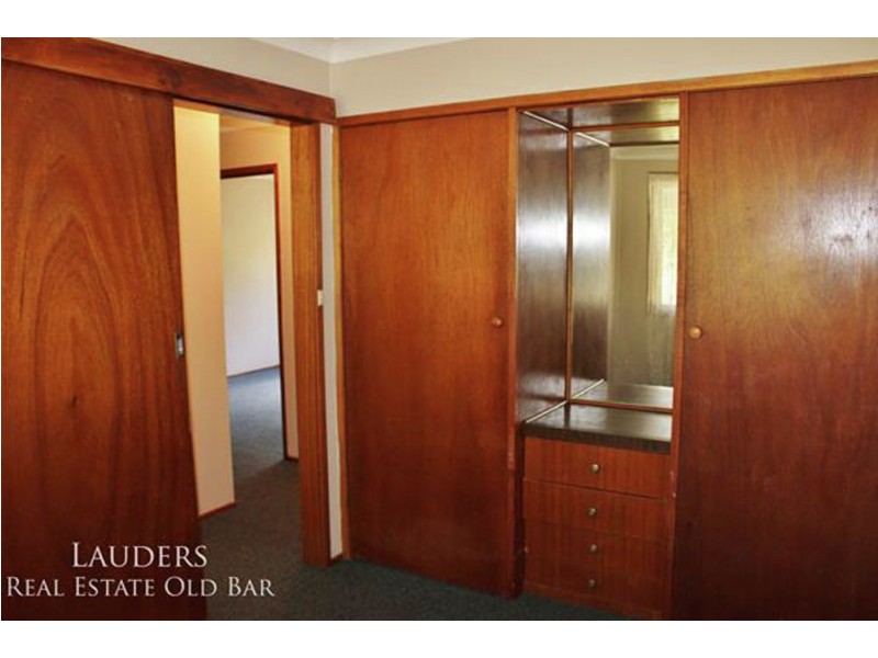 836 Old Bar Road, Old Bar NSW 2430