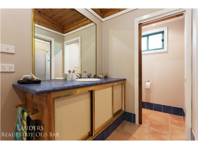 18 Connell Street, Old Bar NSW 2430