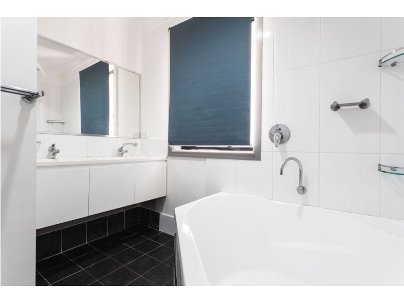 1 Rainforest Drive, Mitchells Island NSW 2430