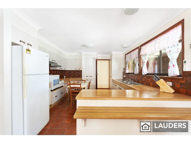 13 Joel Drive, Old Bar NSW 2430