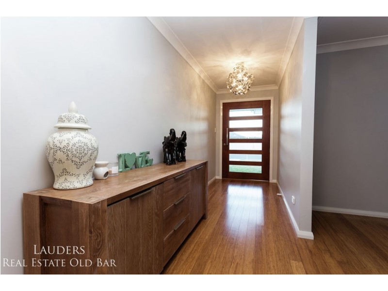 27 Albatross Way, Old Bar NSW 2430