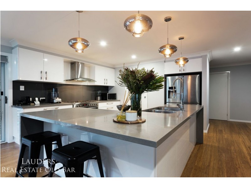 27 Albatross Way, Old Bar NSW 2430