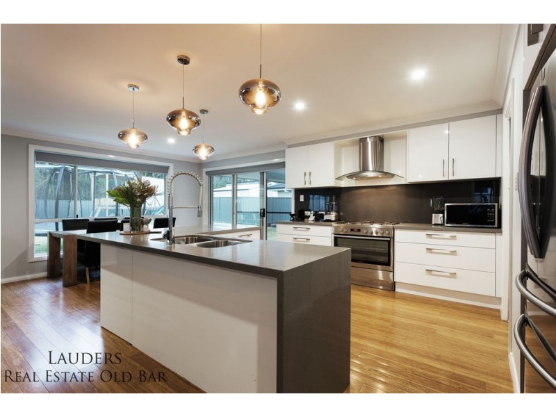 27 Albatross Way, Old Bar NSW 2430