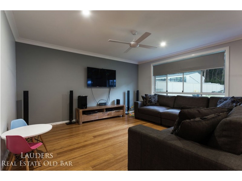 27 Albatross Way, Old Bar NSW 2430