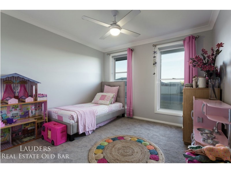 27 Albatross Way, Old Bar NSW 2430