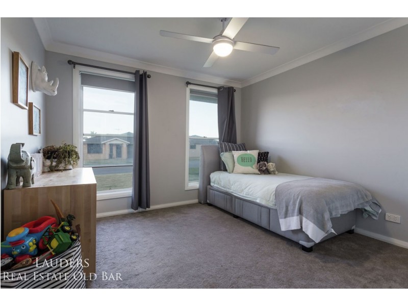 27 Albatross Way, Old Bar NSW 2430