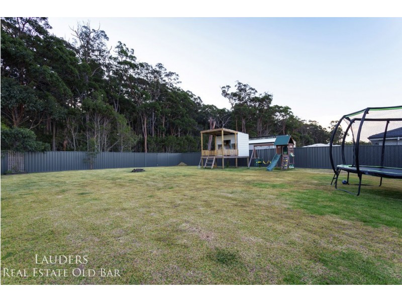 27 Albatross Way, Old Bar NSW 2430