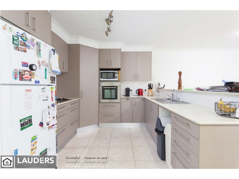 2/24 Albatross Way, Old Bar NSW 2430