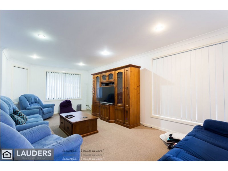 2/24 Albatross Way, Old Bar NSW 2430