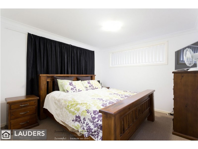 2/24 Albatross Way, Old Bar NSW 2430