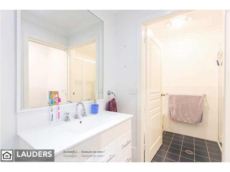 2/24 Albatross Way, Old Bar NSW 2430