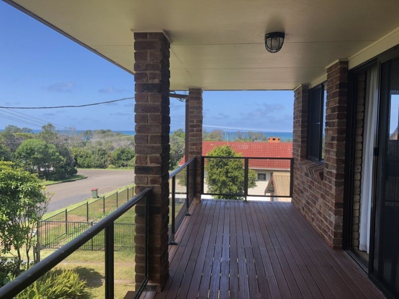 1/2 Beach Street, Wallabi Point NSW 2430