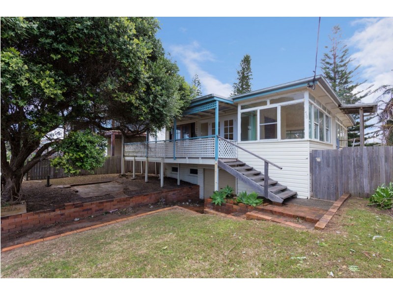19 Pacific Parade, Old Bar NSW 2430