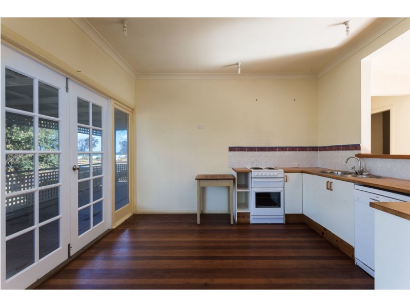 19 Pacific Parade, Old Bar NSW 2430