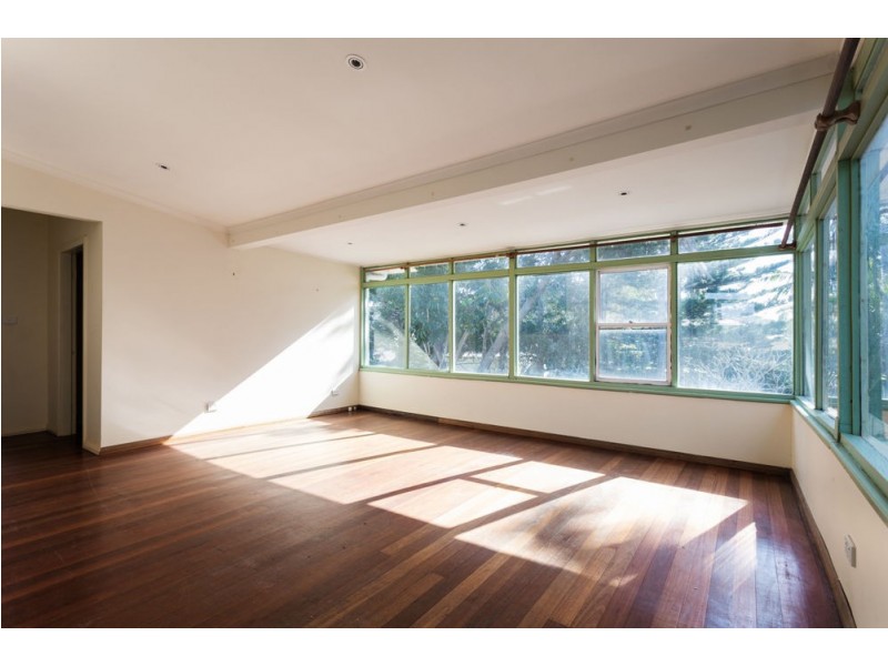 19 Pacific Parade, Old Bar NSW 2430