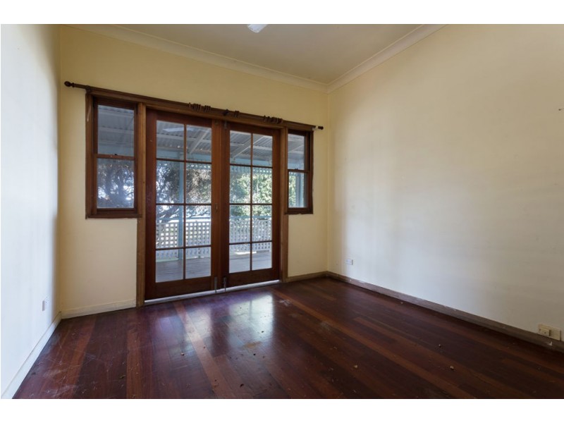 19 Pacific Parade, Old Bar NSW 2430