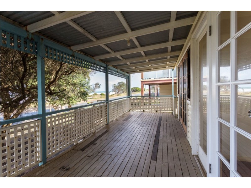 19 Pacific Parade, Old Bar NSW 2430