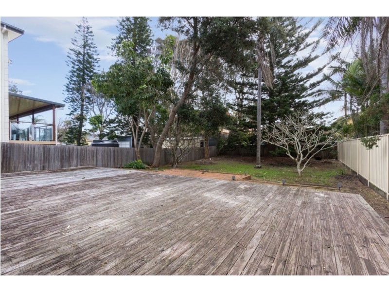 19 Pacific Parade, Old Bar NSW 2430