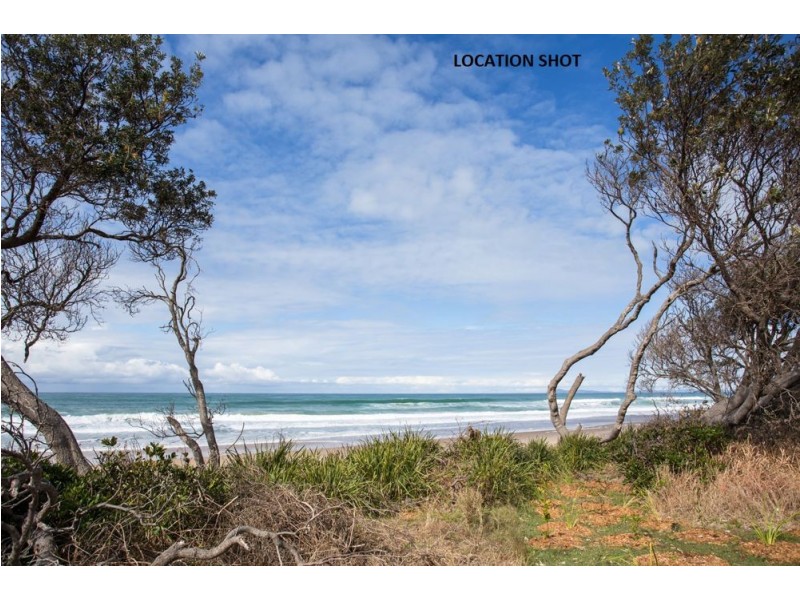 19 Pacific Parade, Old Bar NSW 2430