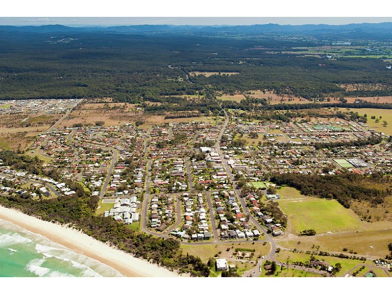 60 Harrogate Lane, Old Bar NSW 2430