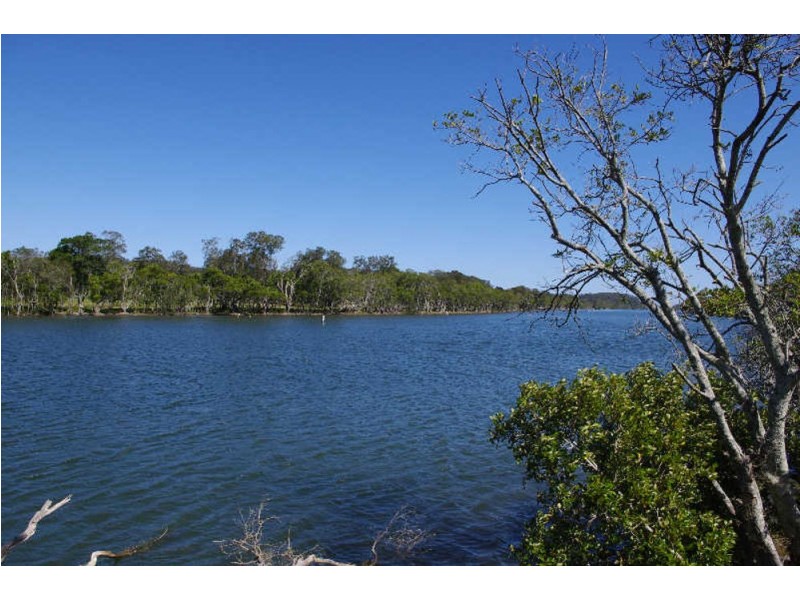 40-42 Weeks Lane, Oxley Island NSW 2430